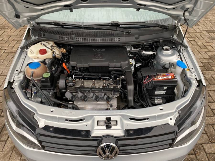 VOLKSWAGEN - GOL - 2014/2015 - Prata - R$ 41.900,00