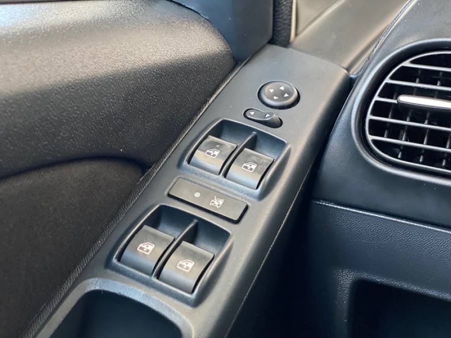 FIAT - IDEA - 2015/2015 - Branca - R$ 41.900,00