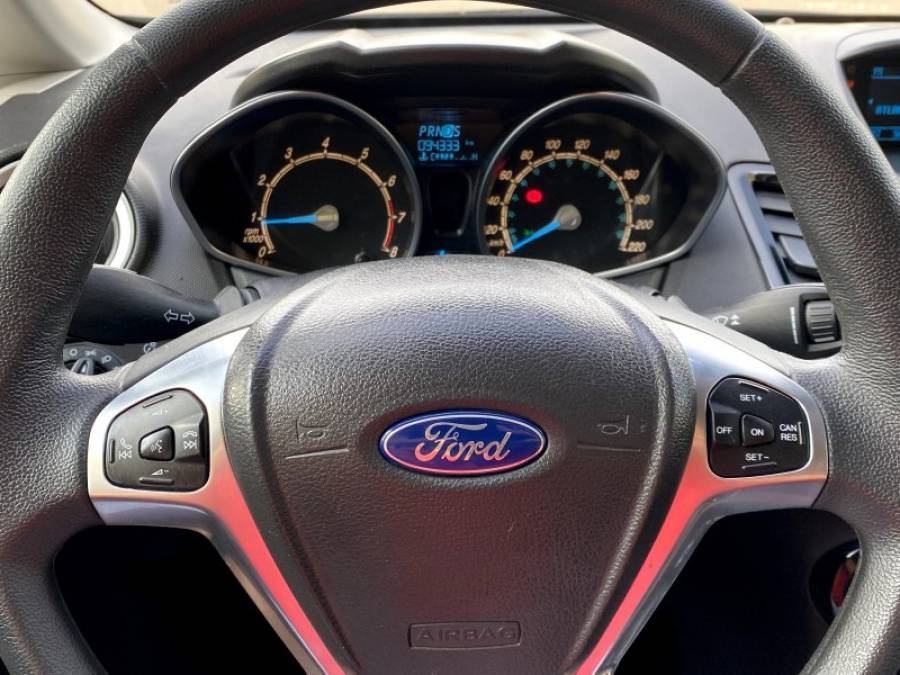 FORD - FIESTA - 2014/2014 - Preta - R$ 45.900,00
