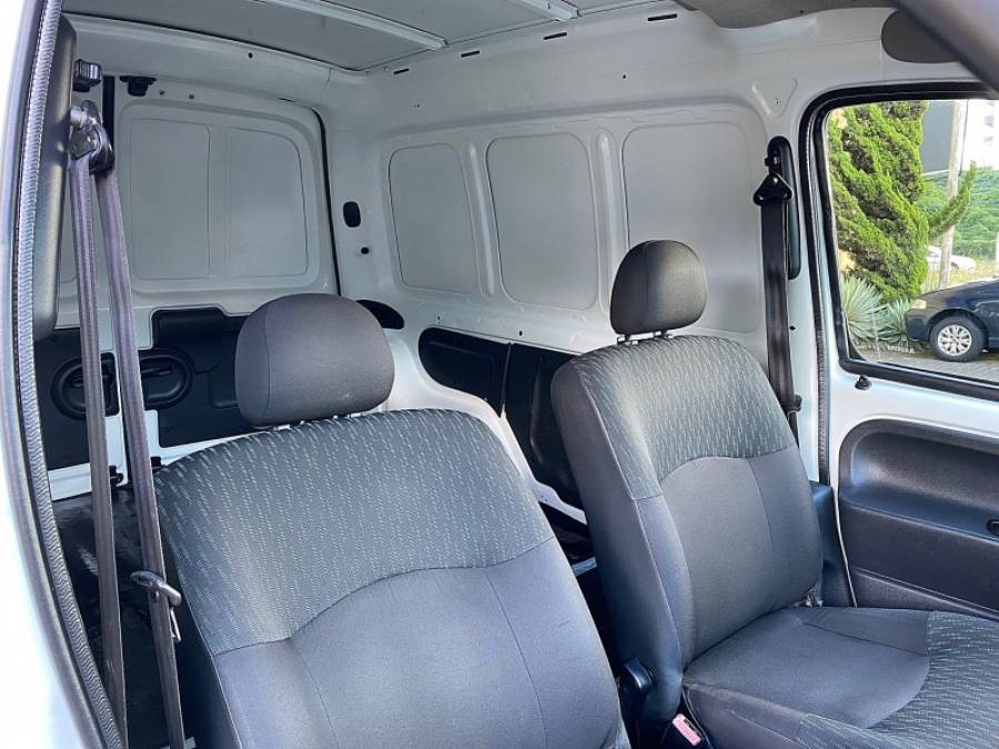 RENAULT - KANGOO - 2017/2018 - Branca - R$ 61.900,00