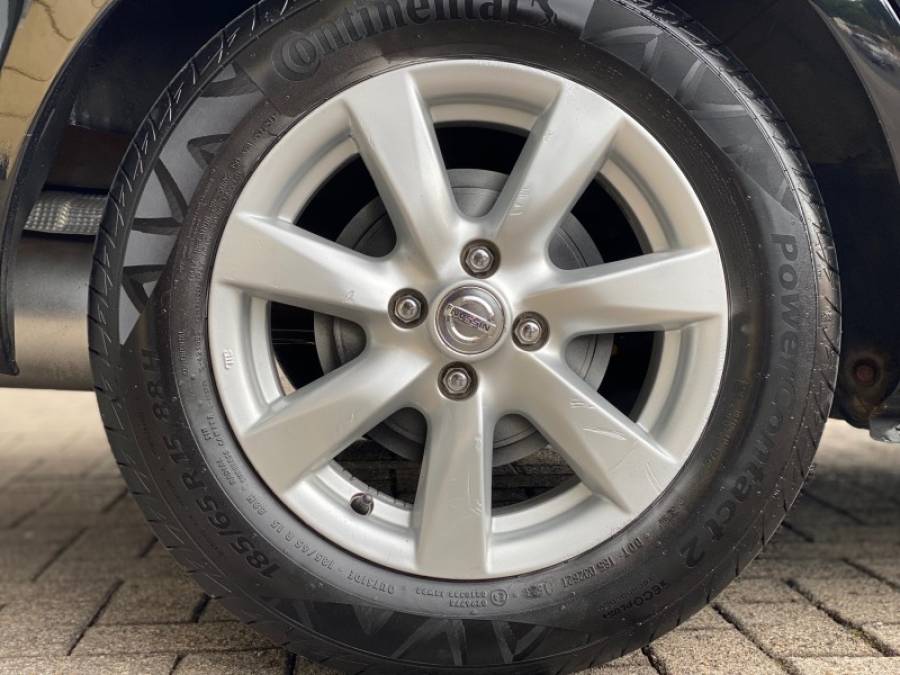 NISSAN - VERSA - 2013/2014 - Preta - R$ 44.900,00