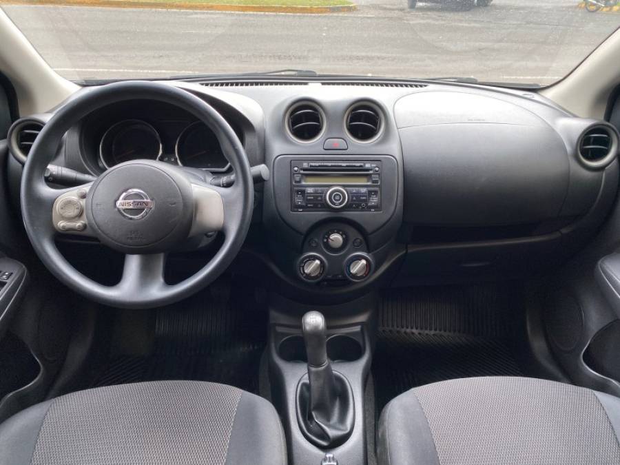 NISSAN - VERSA - 2013/2014 - Preta - R$ 44.900,00
