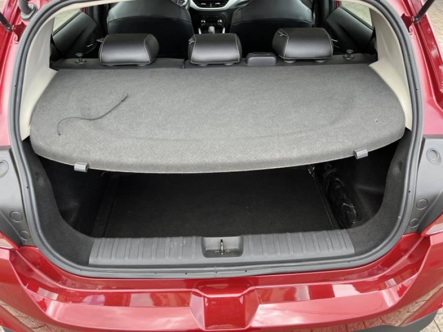 CHEVROLET - ONIX - 2023/2024 - Vermelha - R$ 98.900,00