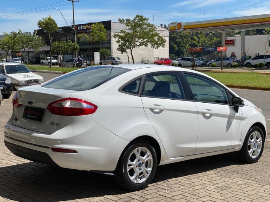 FORD - FIESTA - 2014/2014 - Branca - R$ 43.900,00