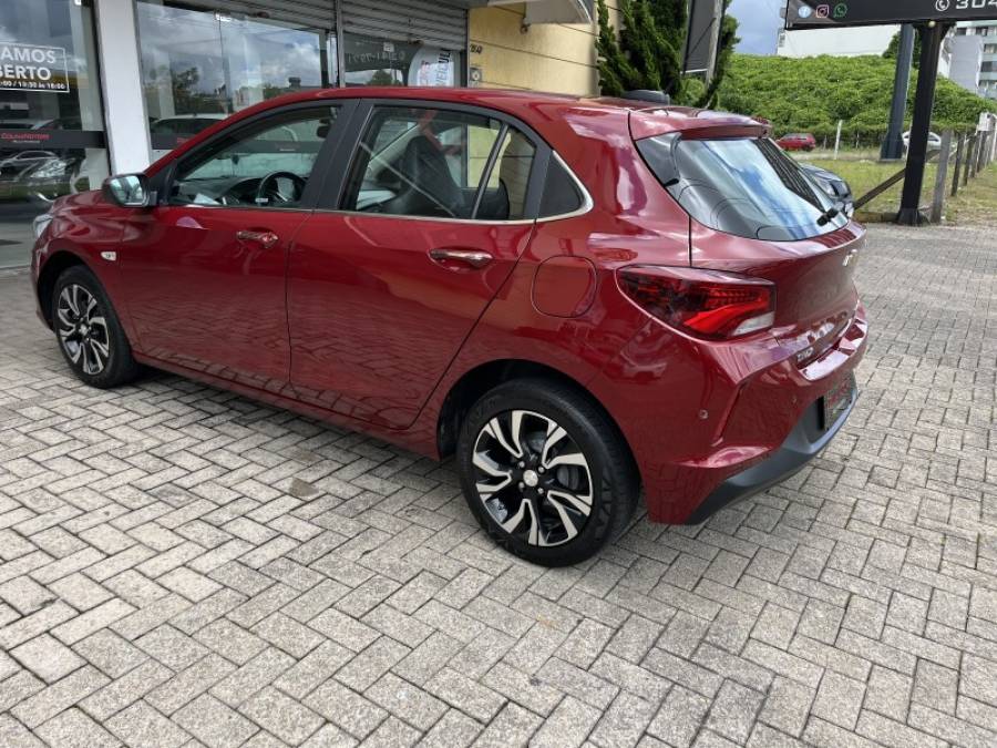 CHEVROLET - ONIX - 2023/2024 - Vermelha - R$ 98.900,00