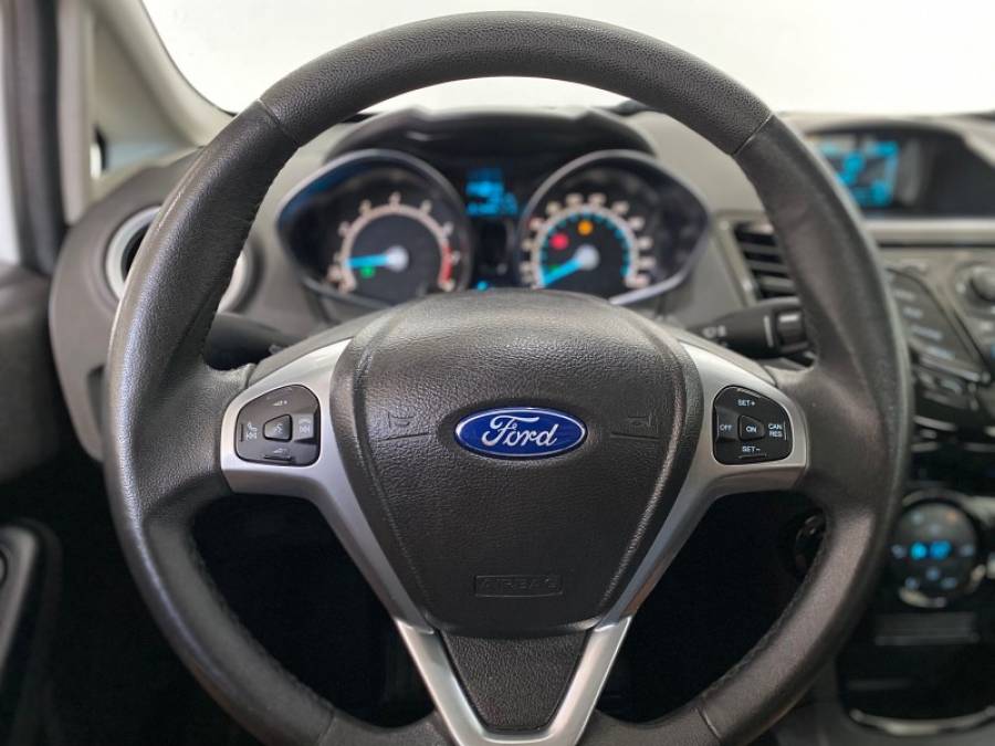 FORD - FIESTA - 2014/2014 - Branca - R$ 47.900,00