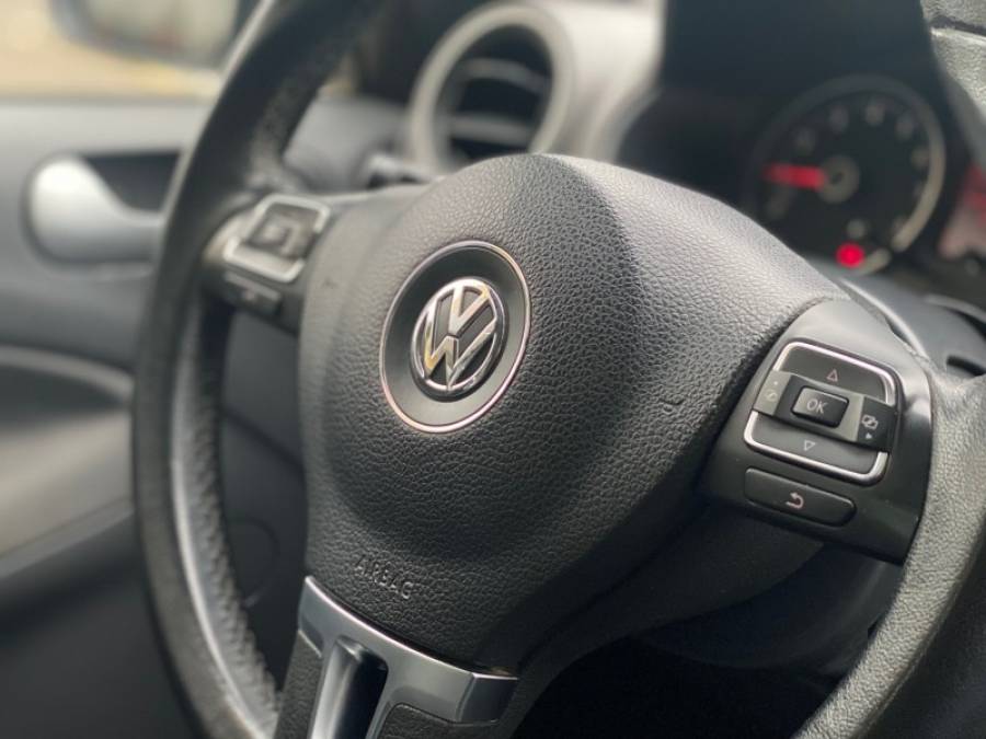 VOLKSWAGEN - GOL - 2014/2015 - Prata - R$ 41.900,00