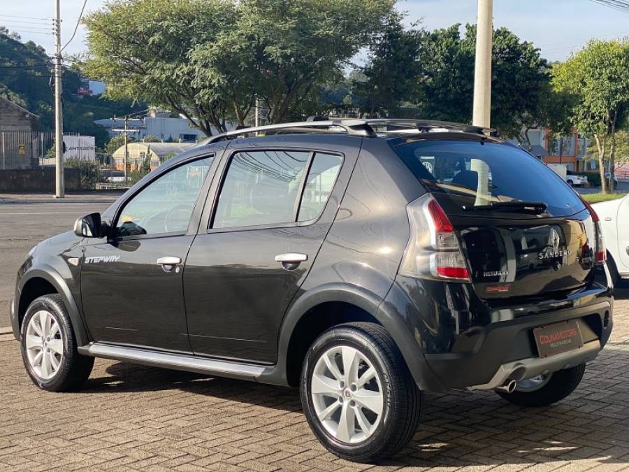 RENAULT - SANDERO - 2012/2012 - Preta - R$ 39.900,00