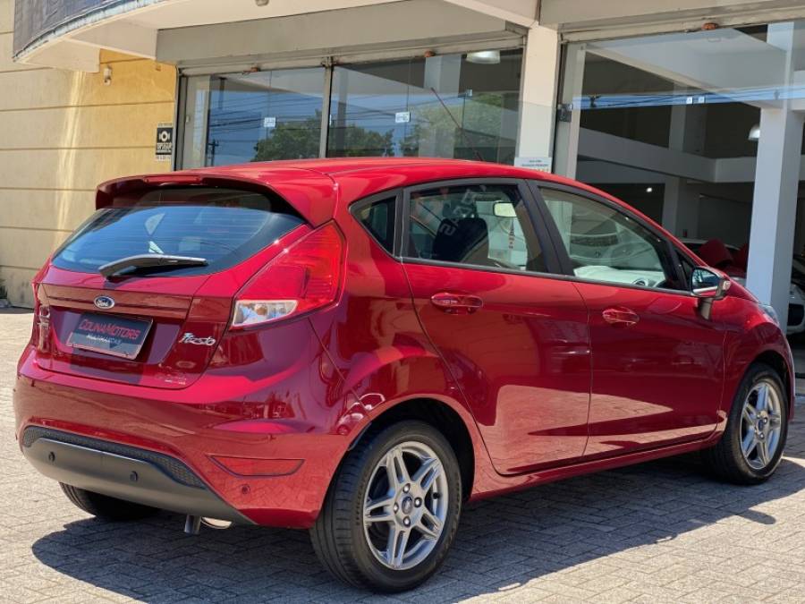 FORD - FIESTA - 2018/2019 - Vermelha - R$ 61.900,00