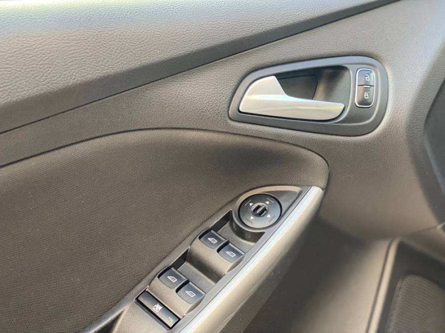 FORD - FOCUS - 2016/2016 - Preta - R$ 59.900,00