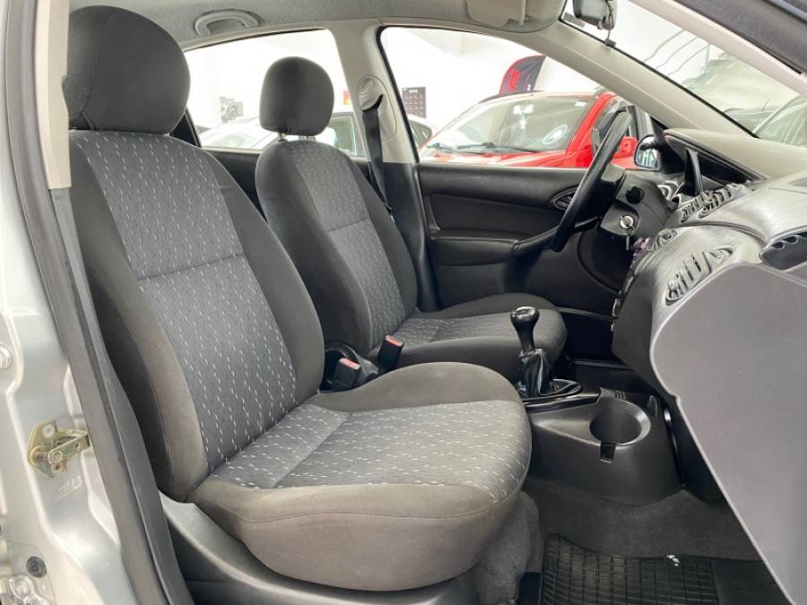 FORD - FOCUS - 2006/2006 - Prata - R$ 28.900,00