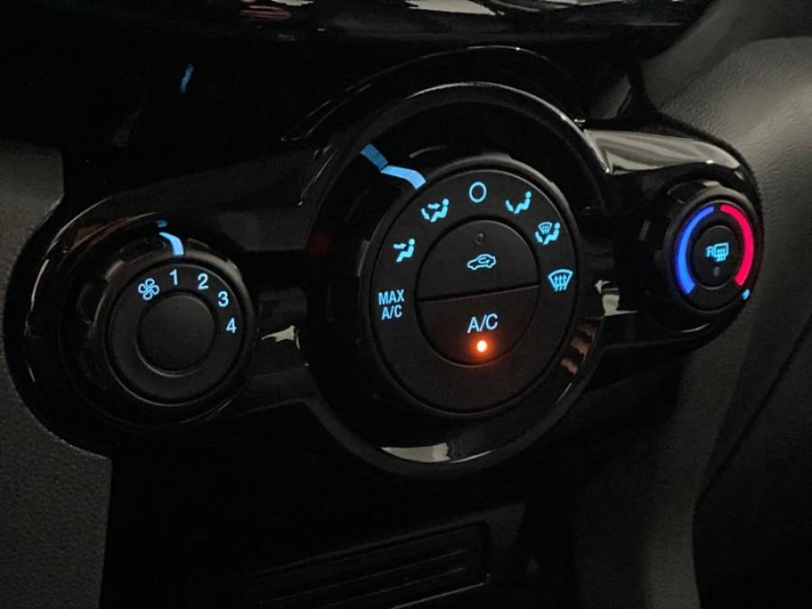 FORD - ECOSPORT - 2014/2015 - Branca - R$ 59.900,00