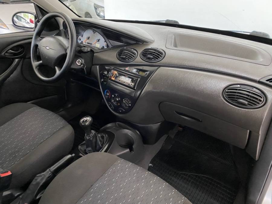 FORD - FOCUS - 2006/2006 - Prata - R$ 28.900,00