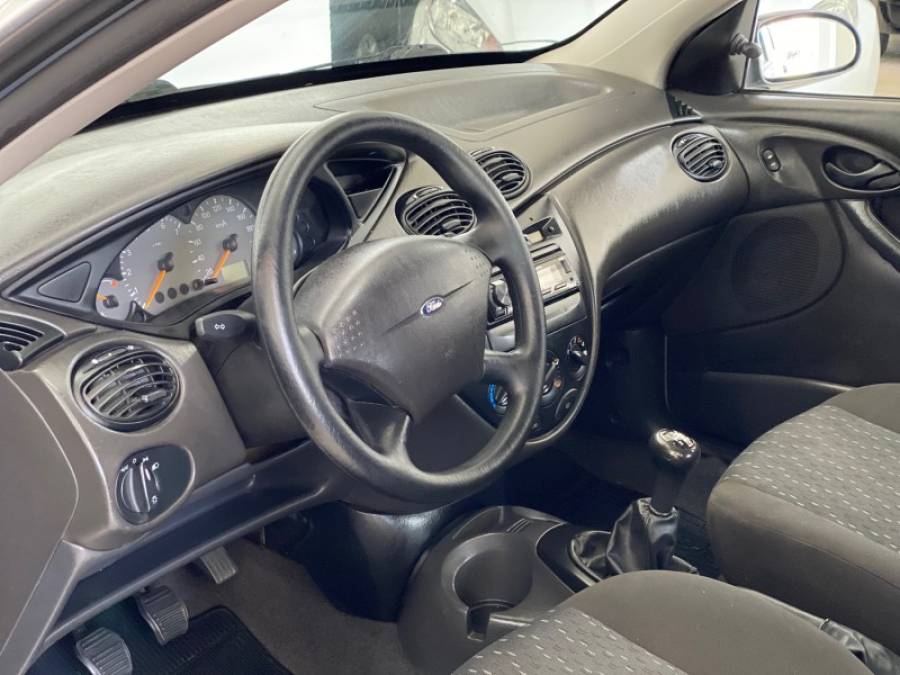 FORD - FOCUS - 2006/2006 - Prata - R$ 28.900,00