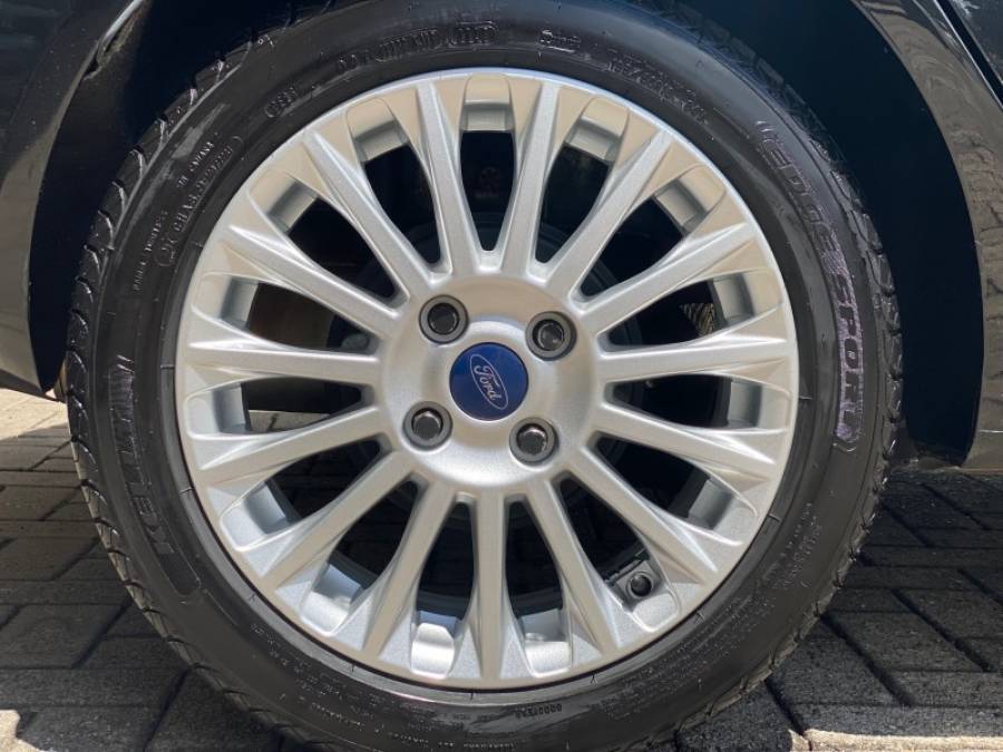 FORD - FIESTA - 2014/2014 - Preta - R$ 45.900,00