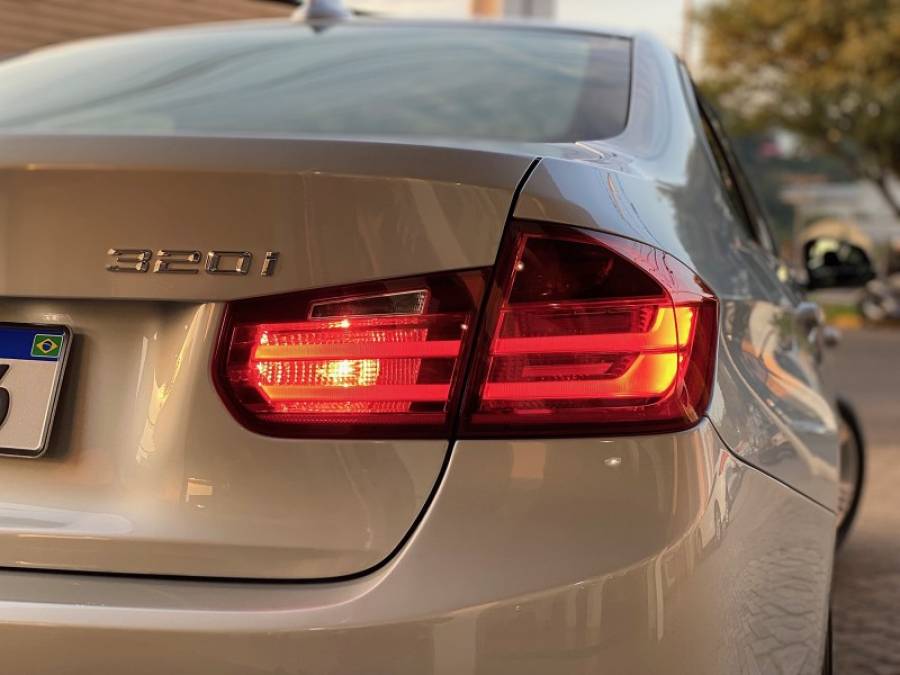 BMW - 320I - 2013/2014 - Prata - R$ 89.900,00