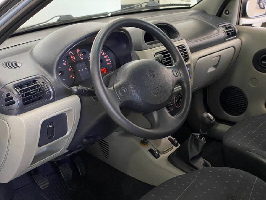 RENAULT - CLIO - 2003/2004 - Prata - R$ 25.900,00