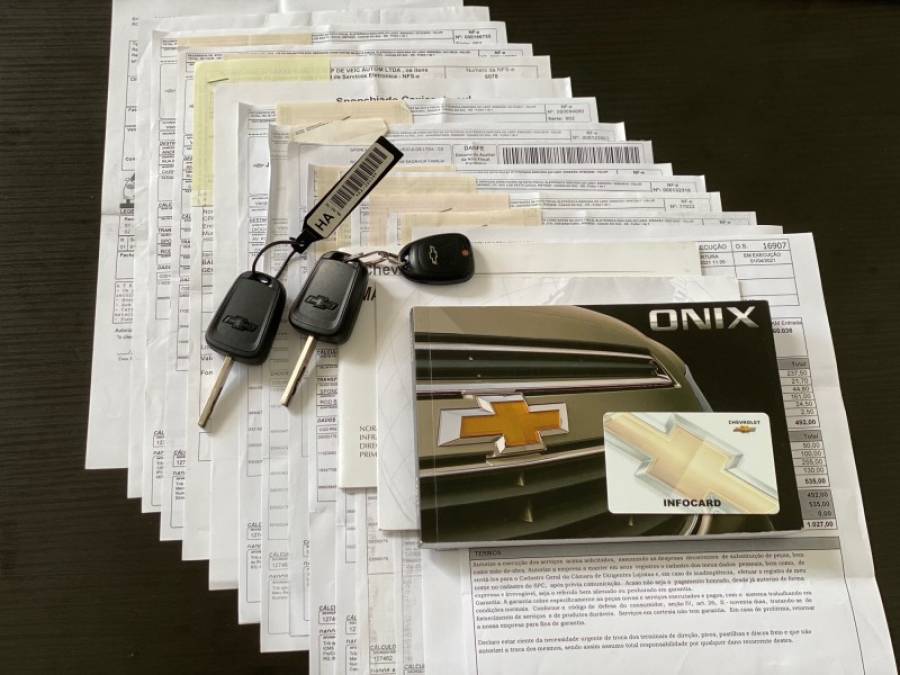 CHEVROLET - ONIX - 2016/2016 - Cinza - R$ 46.900,00