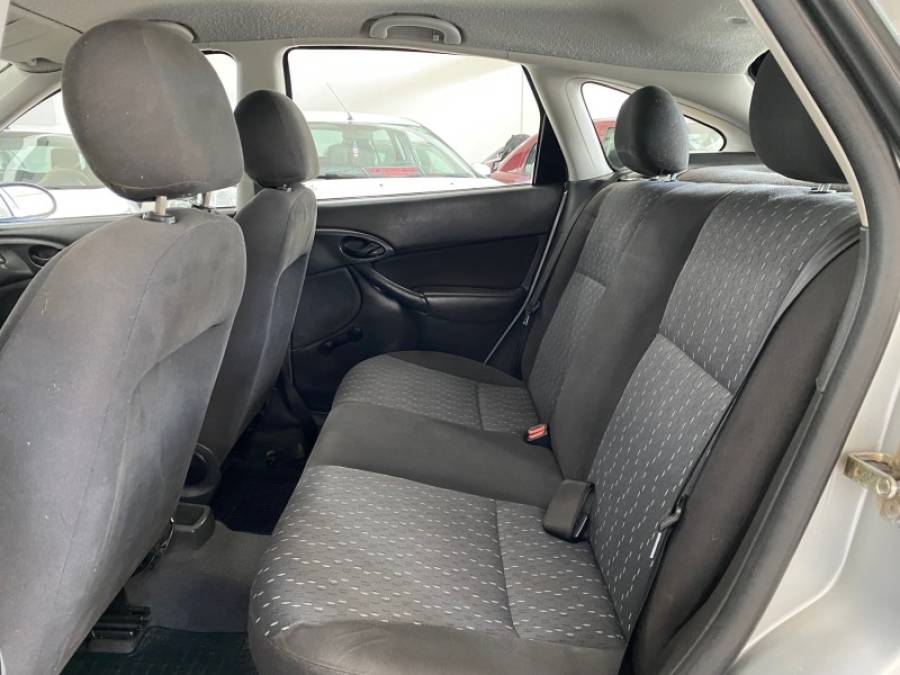 FORD - FOCUS - 2006/2006 - Prata - R$ 28.900,00