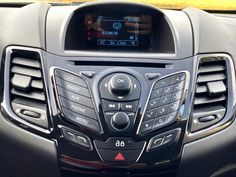 FORD - FIESTA - 2014/2014 - Preta - R$ 45.900,00