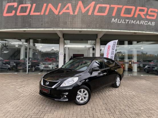NISSAN - VERSA - 2013/2014 - Preta - R$ 44.900,00