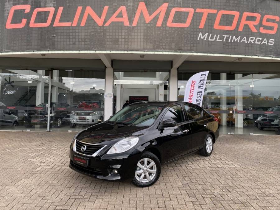 NISSAN - VERSA - 2013/2014 - Preta - R$ 44.900,00