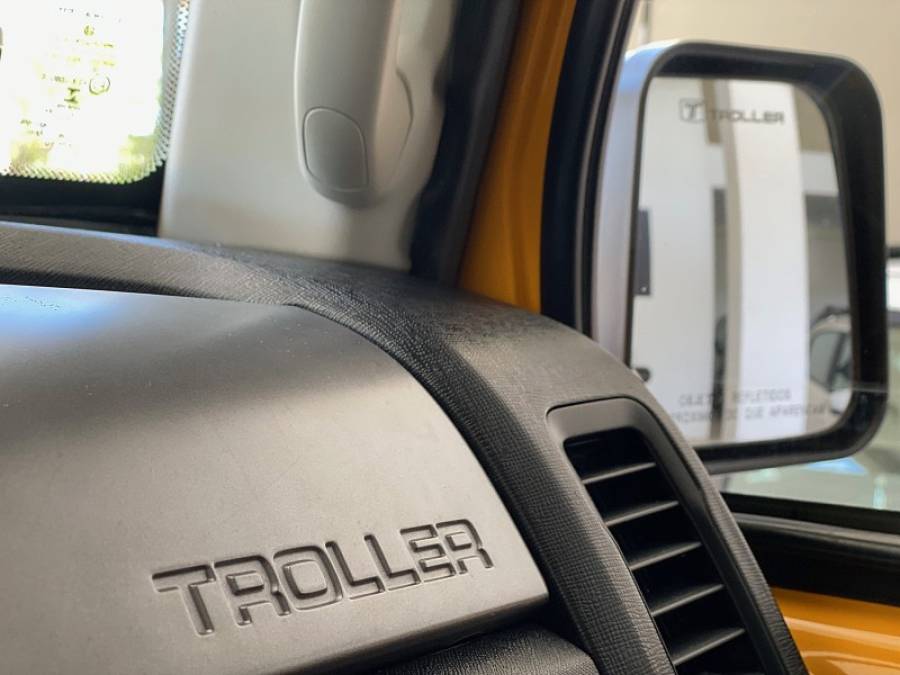 TROLLER - T4 - 2015/2015 - Amarela - R$ 160.900,00