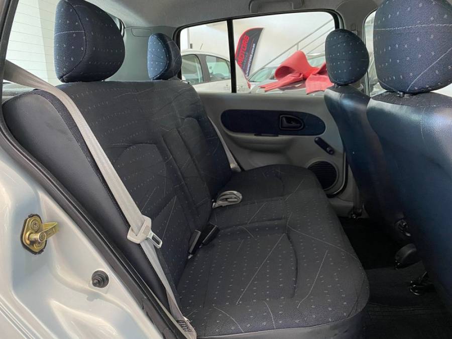 RENAULT - CLIO - 2003/2004 - Prata - R$ 25.900,00