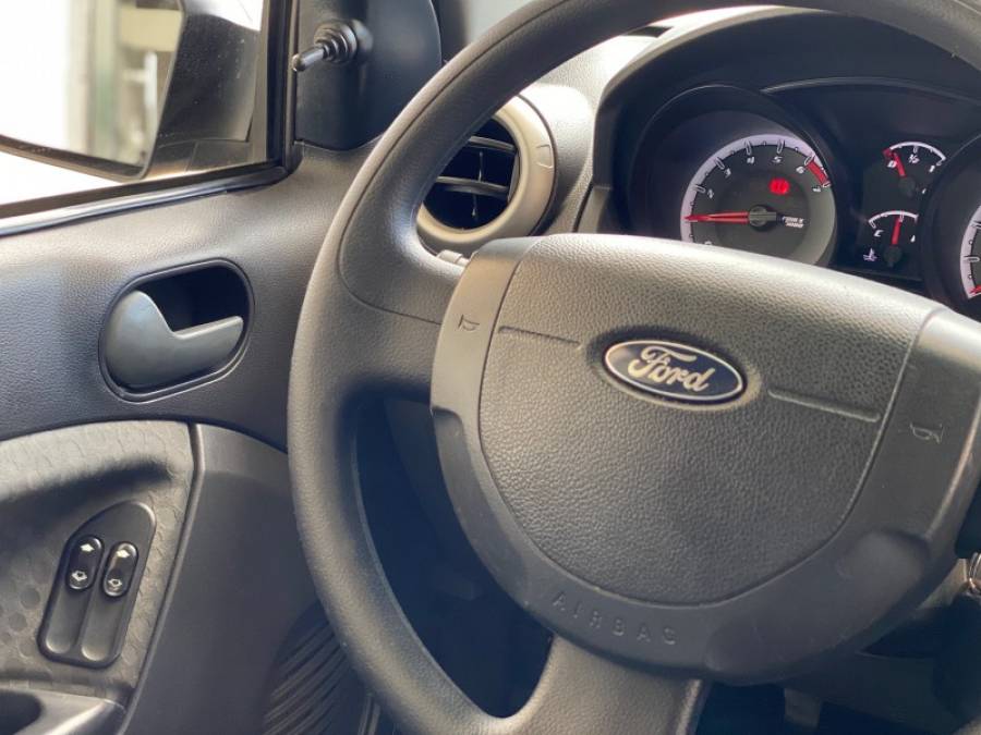 FORD - FIESTA - 2014/2014 - Preta - R$ 34.900,00
