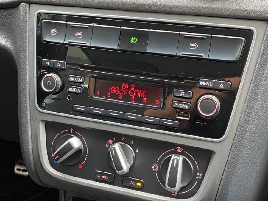 VOLKSWAGEN - GOL - 2014/2015 - Prata - R$ 41.900,00