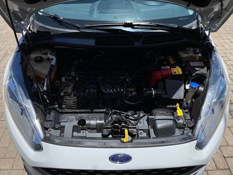 FORD - FIESTA - 2018/2019 - Branca - R$ 58.900,00