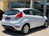 FORD - FIESTA - 2018/2019 - Branca - R$ 58.900,00