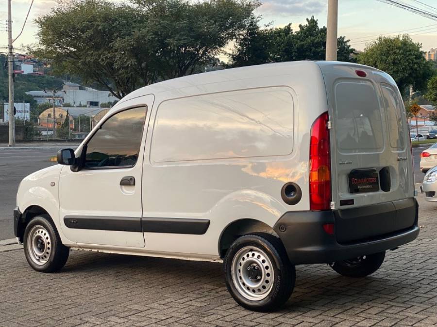 RENAULT - KANGOO - 2015/2015 - Branca - R$ 46.900,00