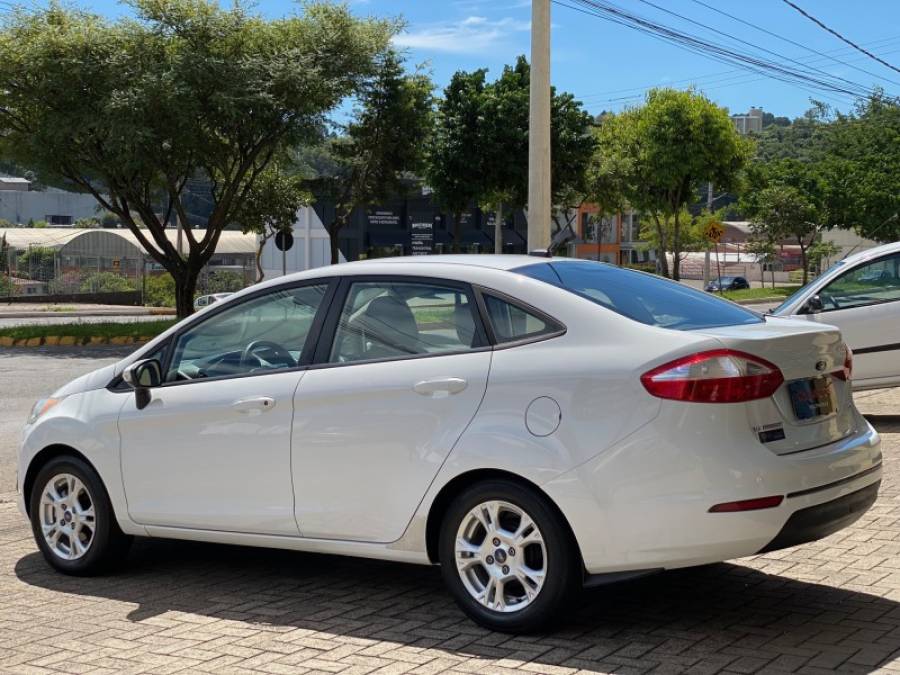 FORD - FIESTA - 2014/2014 - Branca - R$ 43.900,00