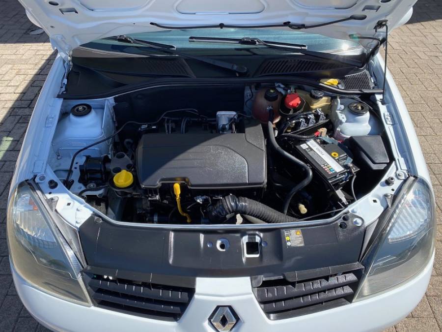 RENAULT - CLIO - 2010/2011 - Branca - R$ 25.900,00