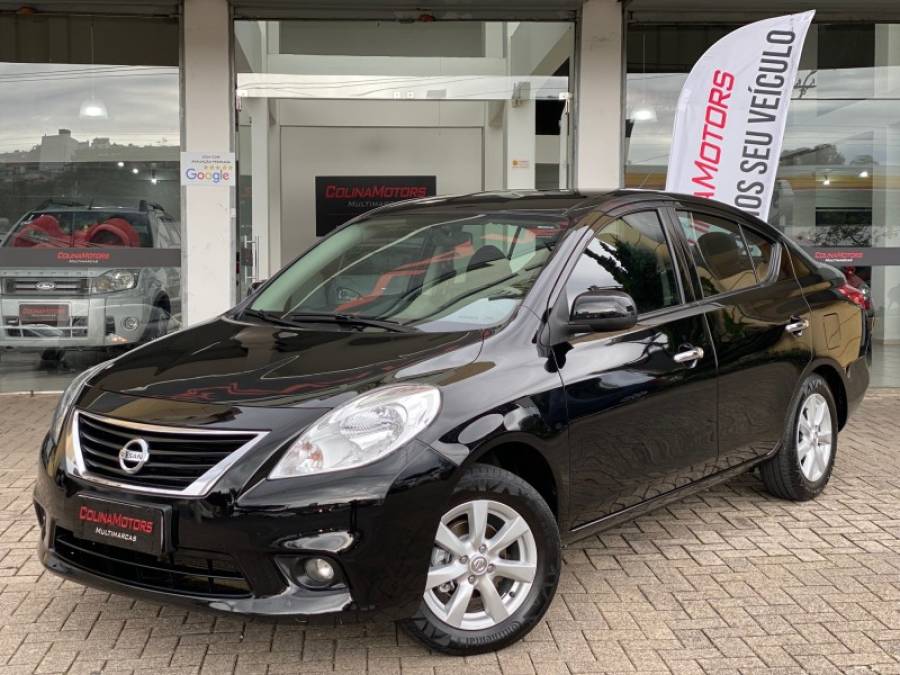 NISSAN - VERSA - 2013/2014 - Preta - R$ 44.900,00
