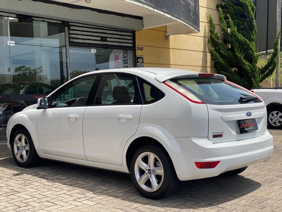 FORD - FOCUS - 2013/2013 - Branca - R$ 48.900,00