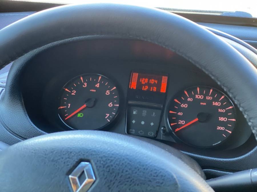 RENAULT - KANGOO - 2014/2015 - Branca - R$ 46.900,00
