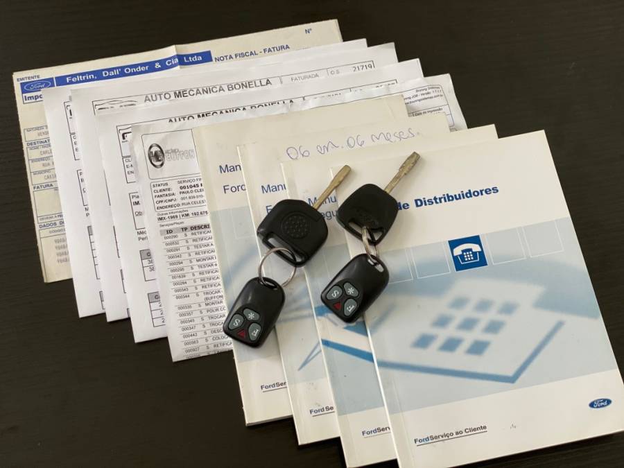 FORD - FOCUS - 2006/2006 - Prata - R$ 28.900,00