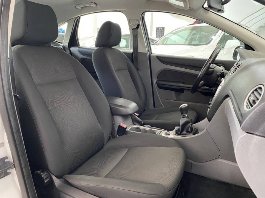 FORD - FOCUS - 2013/2013 - Branca - R$ 48.900,00