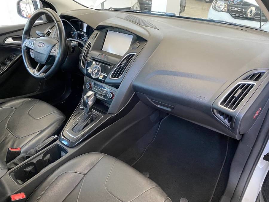 FORD - FOCUS - 2016/2016 - Branca - R$ 66.900,00