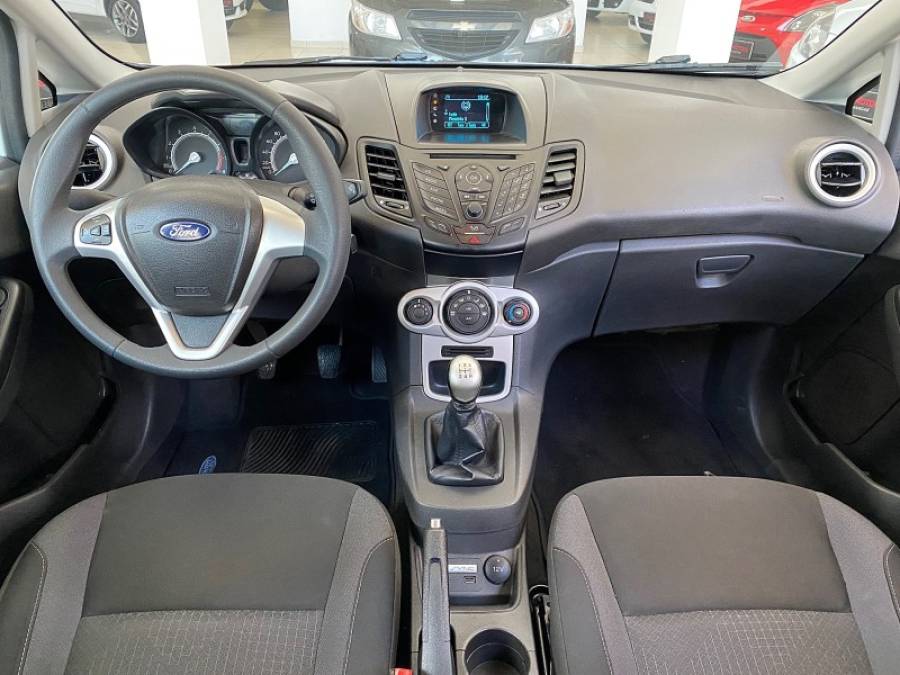 FORD - FIESTA - 2018/2019 - Branca - R$ 58.900,00