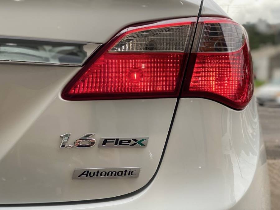 HYUNDAI - HB20S - 2015/2015 - Branca - R$ 55.900,00