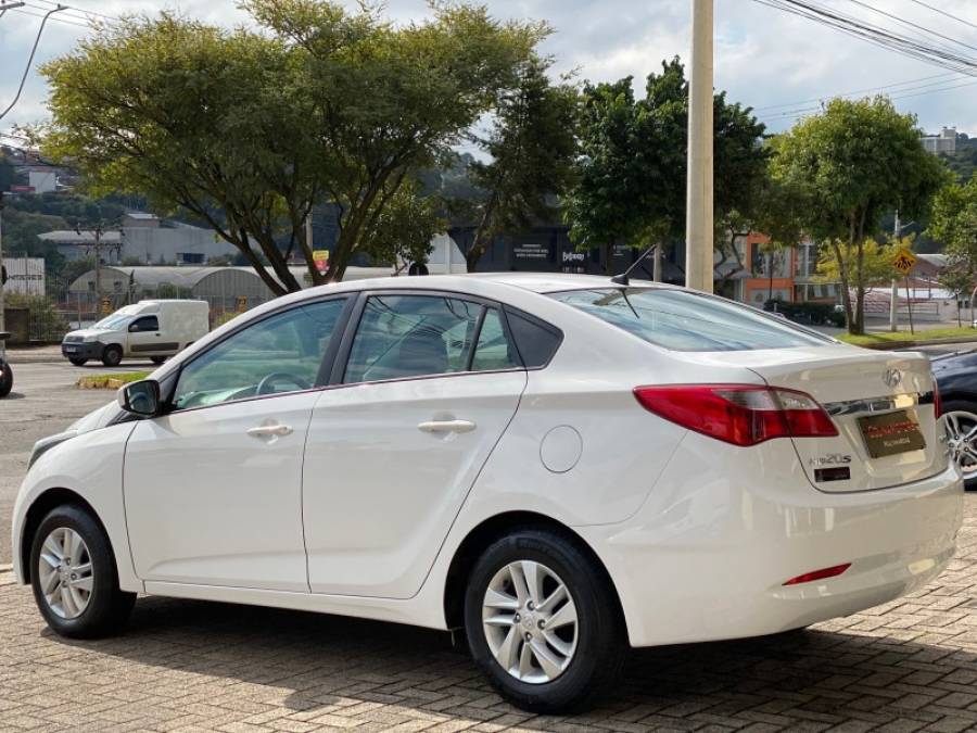 HYUNDAI - HB20S - 2015/2015 - Branca - R$ 55.900,00