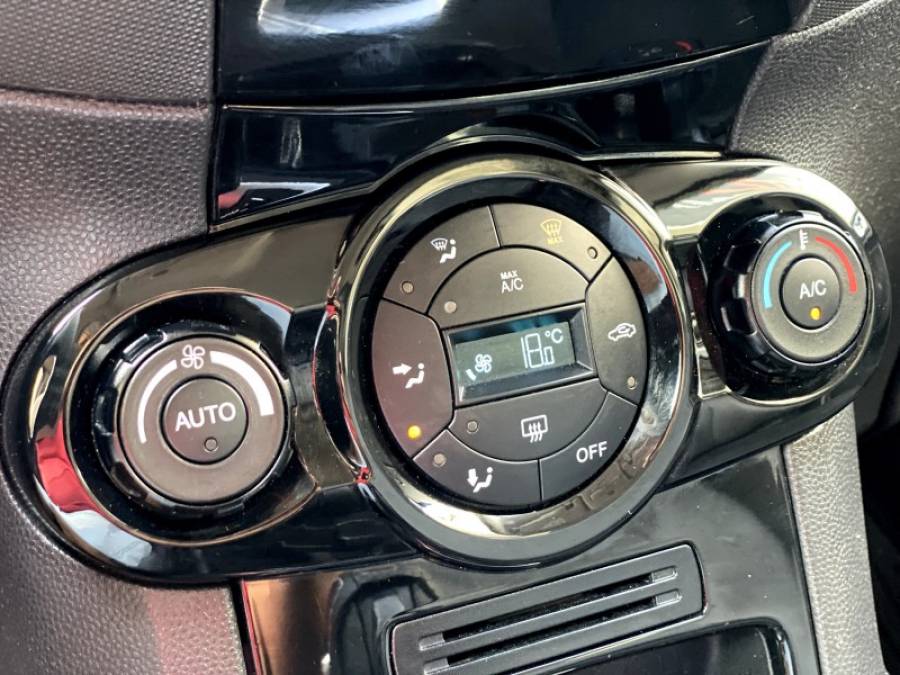 FORD - FIESTA - 2014/2014 - Preta - R$ 45.900,00
