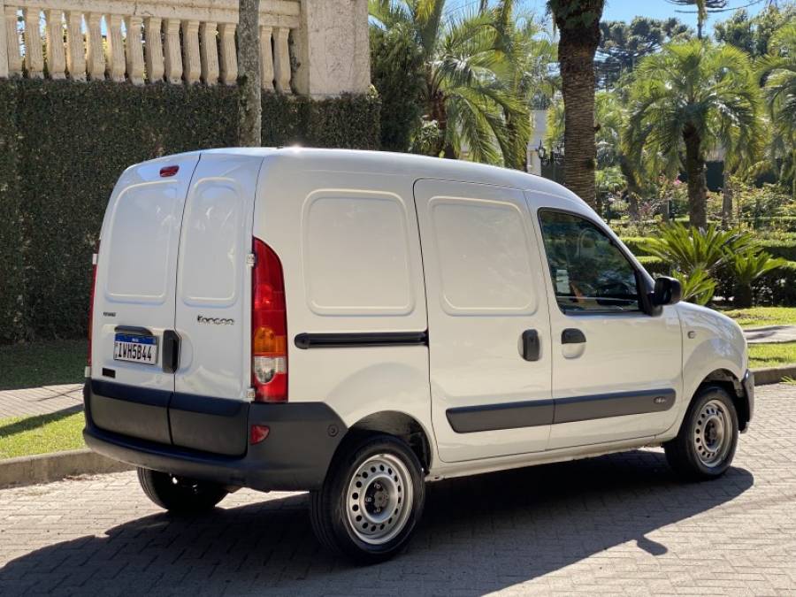 RENAULT - KANGOO - 2014/2015 - Branca - R$ 46.900,00
