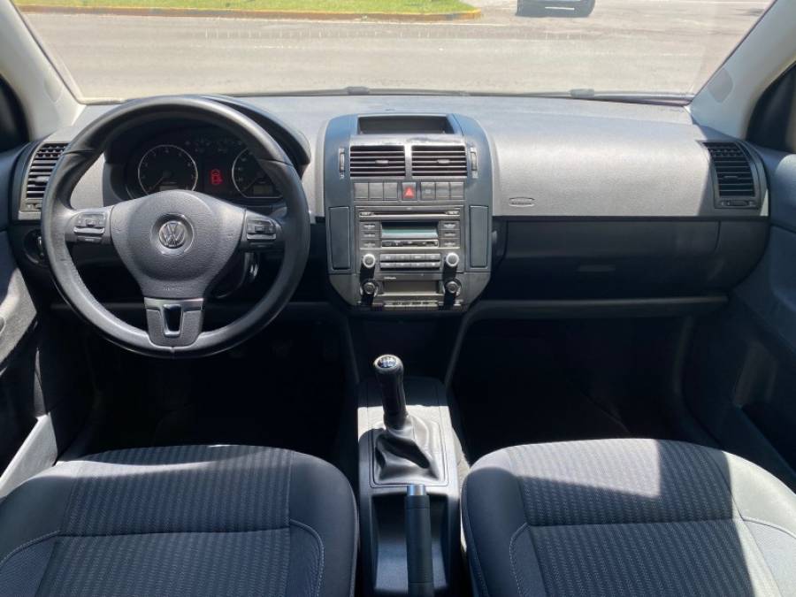 VOLKSWAGEN - POLO SEDAN - 2014/2014 - Preta - R$ 43.900,00