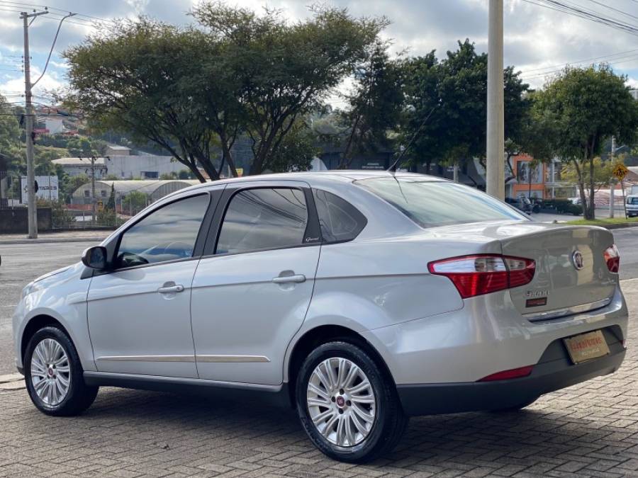 FIAT - GRAND SIENA - 2015/2015 - Prata - R$ 45.900,00