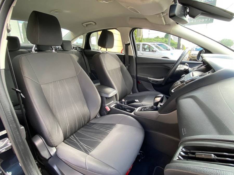 FORD - FOCUS - 2016/2016 - Preta - R$ 59.900,00