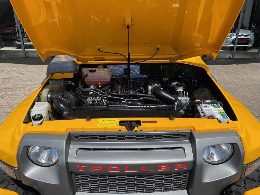 TROLLER - T4 - 2015/2015 - Amarela - R$ 160.900,00
